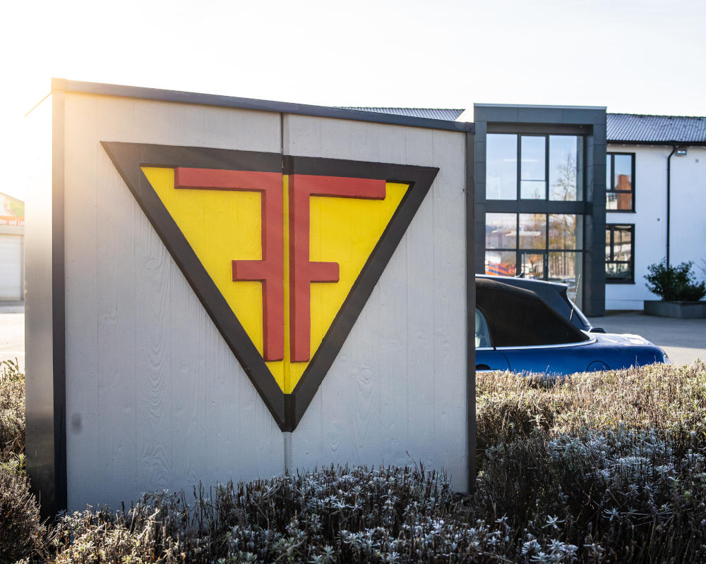 Fisseler Eingang mit Logo